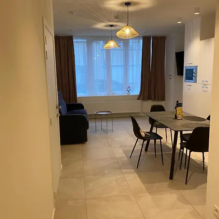 Апартаменты Ereva Seaside Cosy 1 Bedroom With Garden *